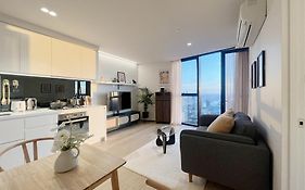 Sky View 1B1B Apt In The Cbd